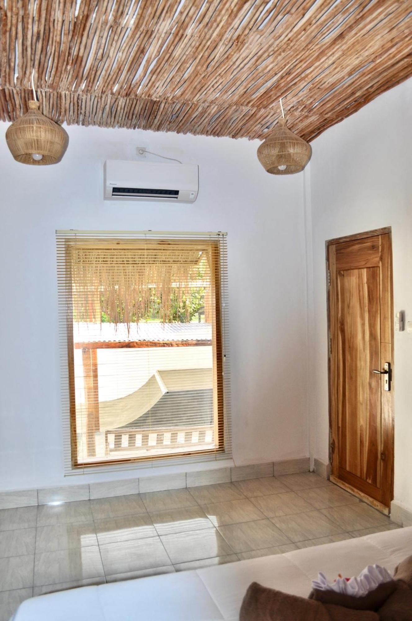 Ripbowl Guest House Selong Belanak Exterior photo