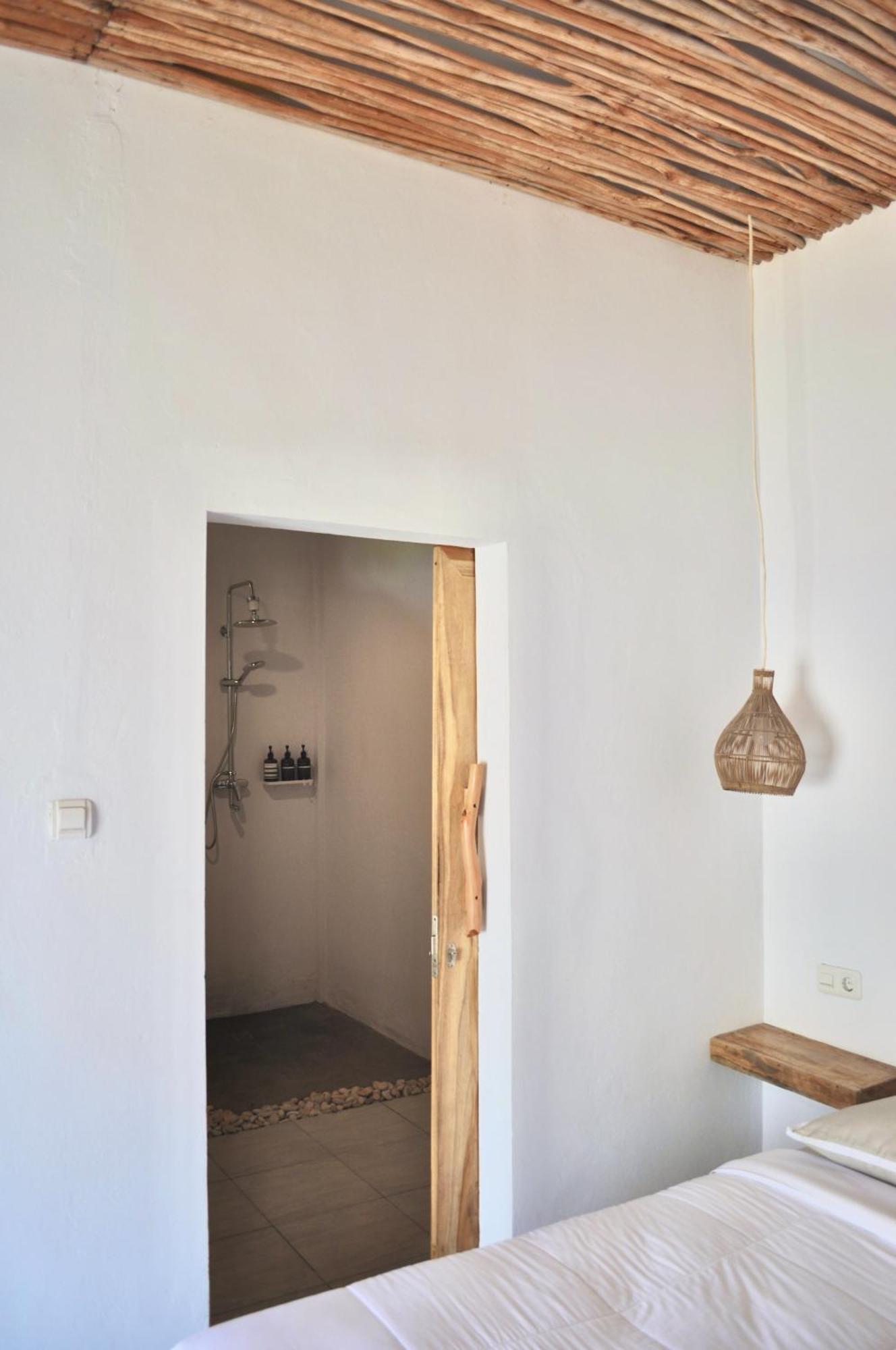 Ripbowl Guest House Selong Belanak Exterior photo